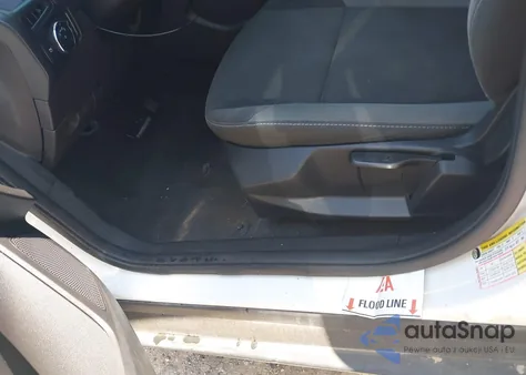 2014 Ford Focus Se z USA, uszkodzony, nr VIN 1FADP3K26EL238606